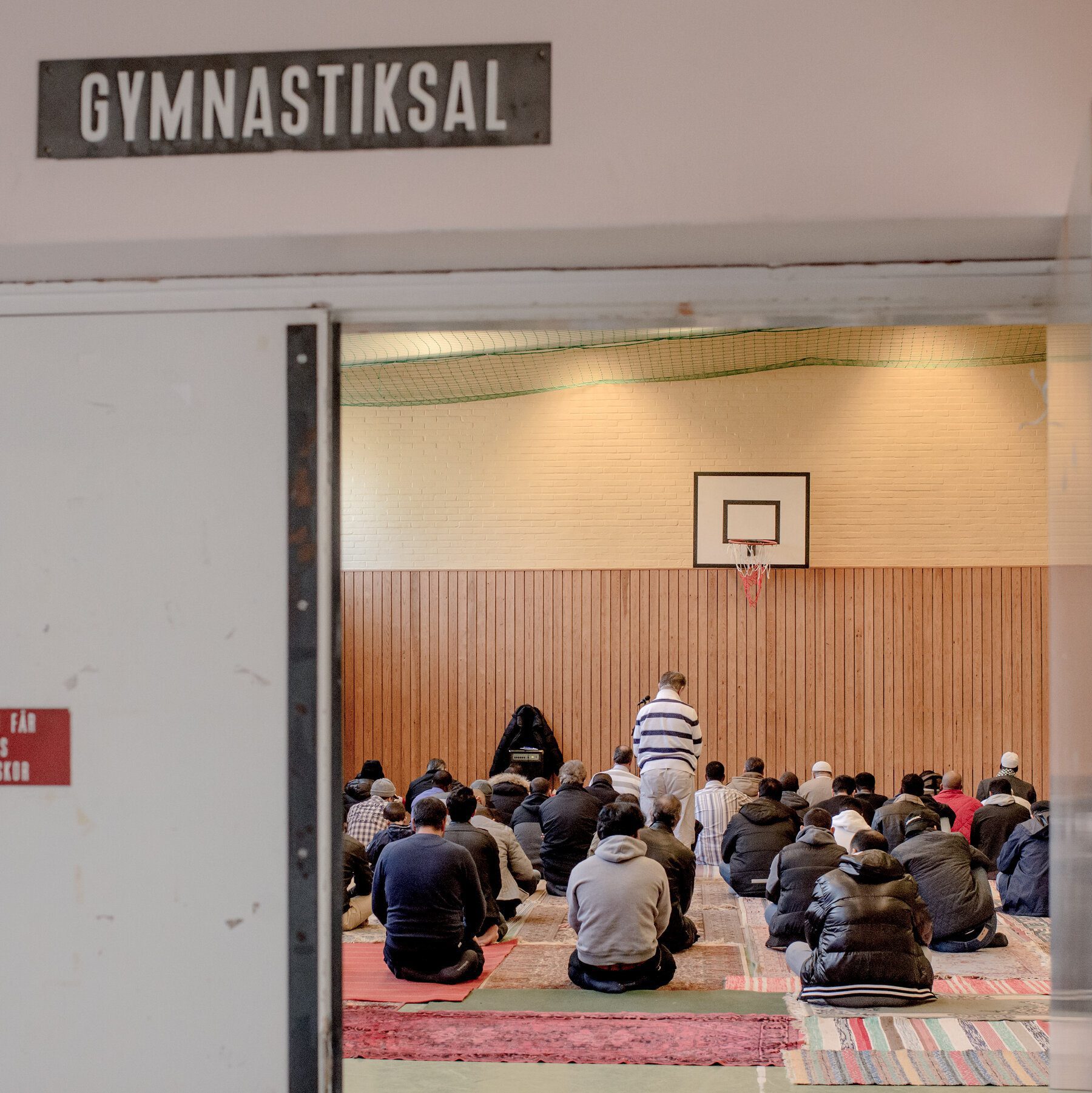 Sweden Will Offer Migrants $34,000 To Go Home