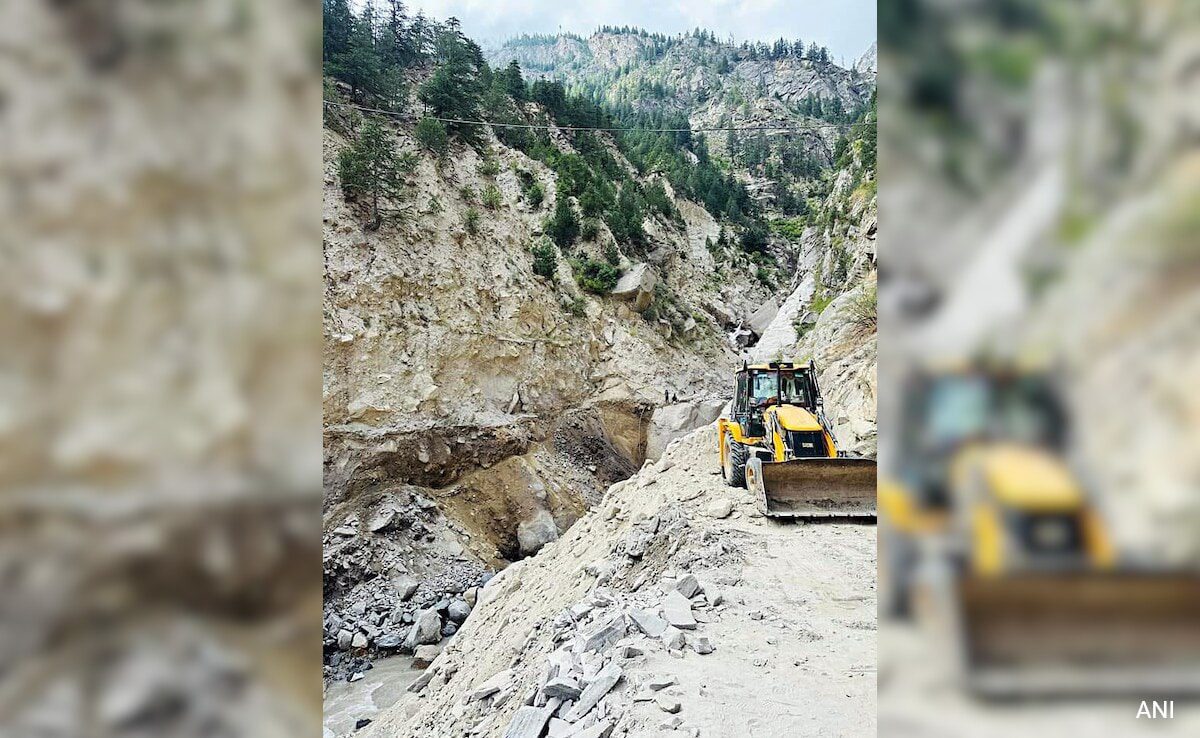 Several Labourers Trapped Due To Snowfall, Sliding Of Rocks In Himachal