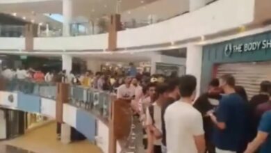 "standing In Line For 21 Hours": Iphone Buyers Queue Up Outside Stores