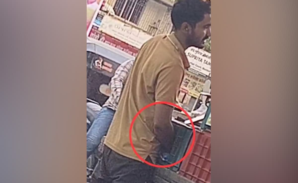 Video: Thane Fruit Vendor Urinates In Bag Kept On Cart, Continues To Sell