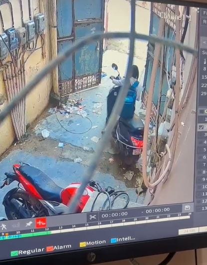 The Grand Scooty Theft By A 'schoolgirl' In Varanasi