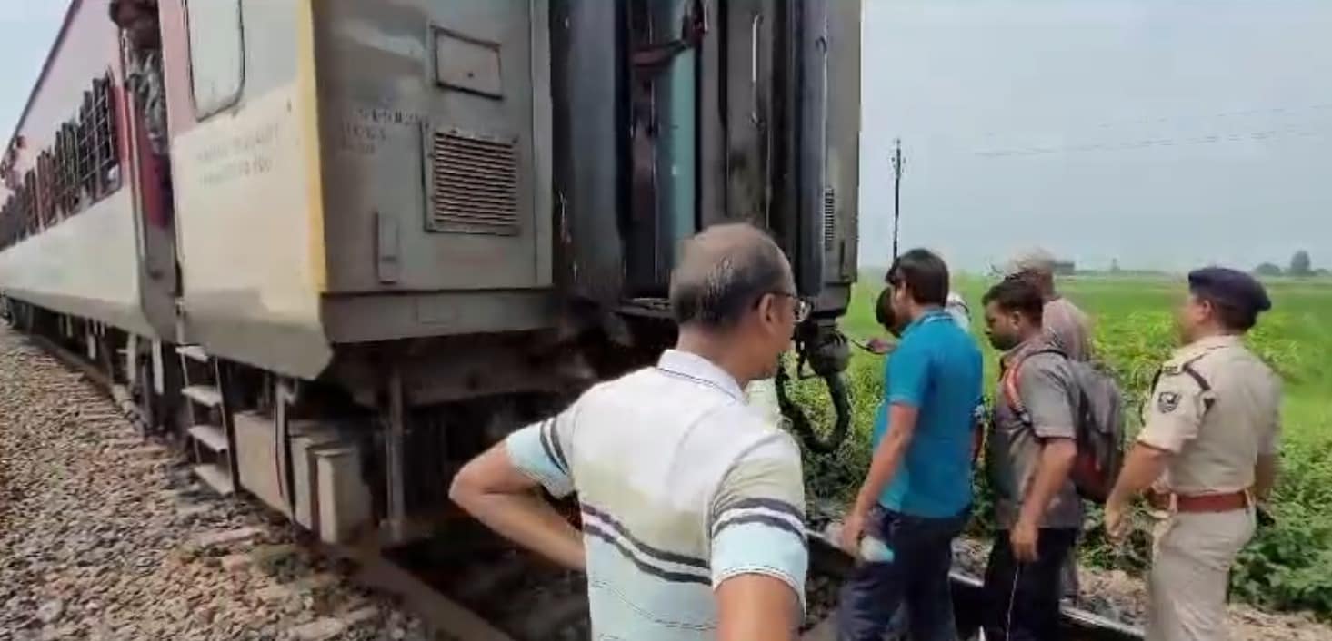 Coupling Of Magadh Express Breaks, Train Splits Into Two In Bihar