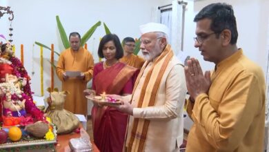 Watch: Pm Modi Offers Prayers To Lord Ganesha At Chief Justice's Home