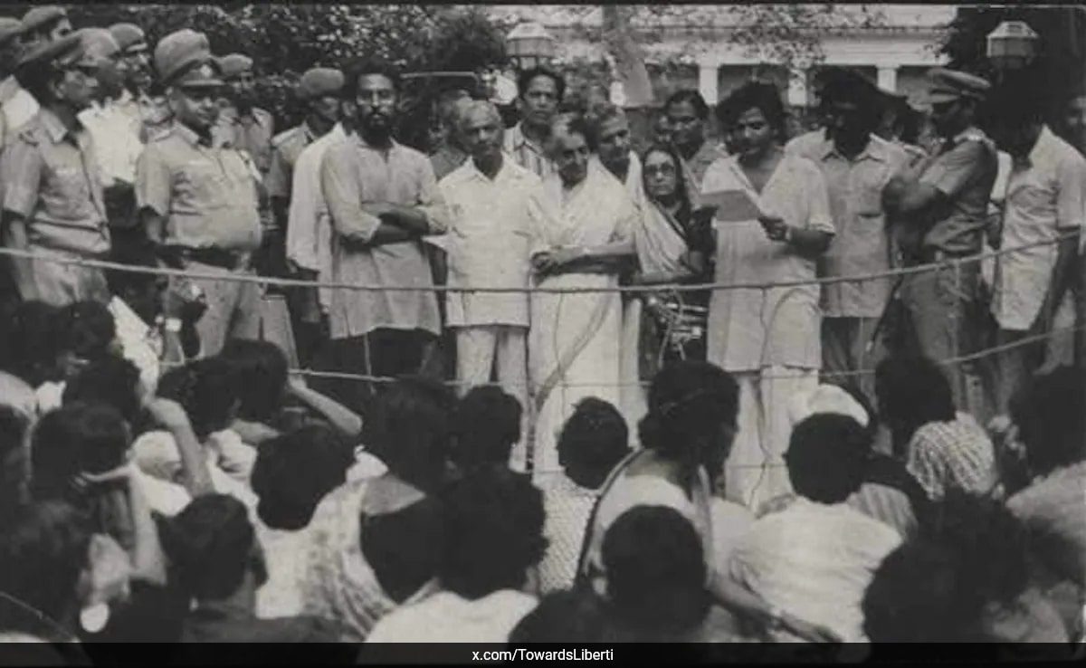 Sitaram Yechury, Indira Gandhi, And Jnu: All About The Viral Image