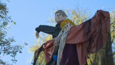 Lumsden, Sask. Welcomes Visitors For Annual Scarecrow Festival