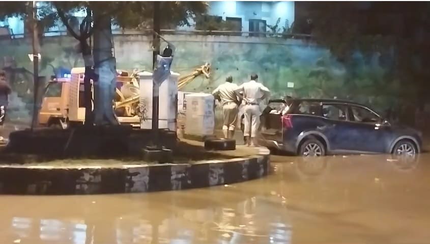 Bank Manager, Cashier Die After Suv Gets Submerged In Faridabad Underpass