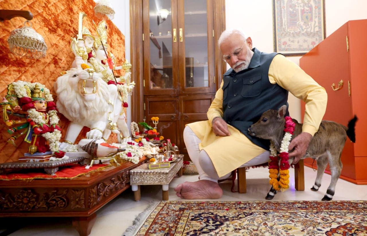Pm Modi Spends Time With New Member At His Lok Kalyan Marg Residence