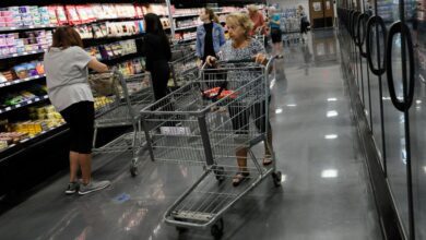 Consumer Confidence Falls, Showing Largest Decline In 3 Years