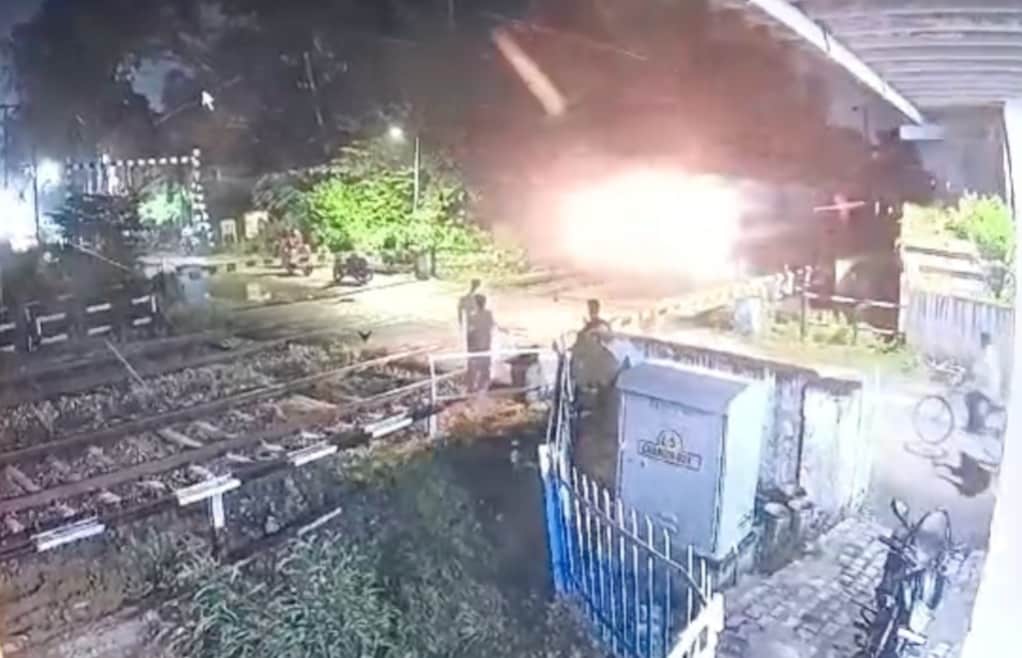 Up Constable Wearing Earphones Hit By Train While Crossing Tracks, Dies