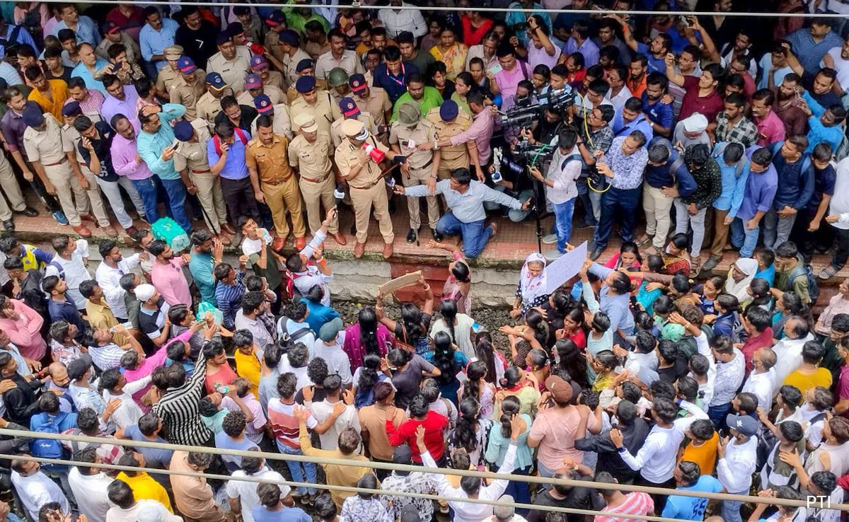 Badlapur Sex Assault Accused Snatches Cop's Revolver, Injures Himself