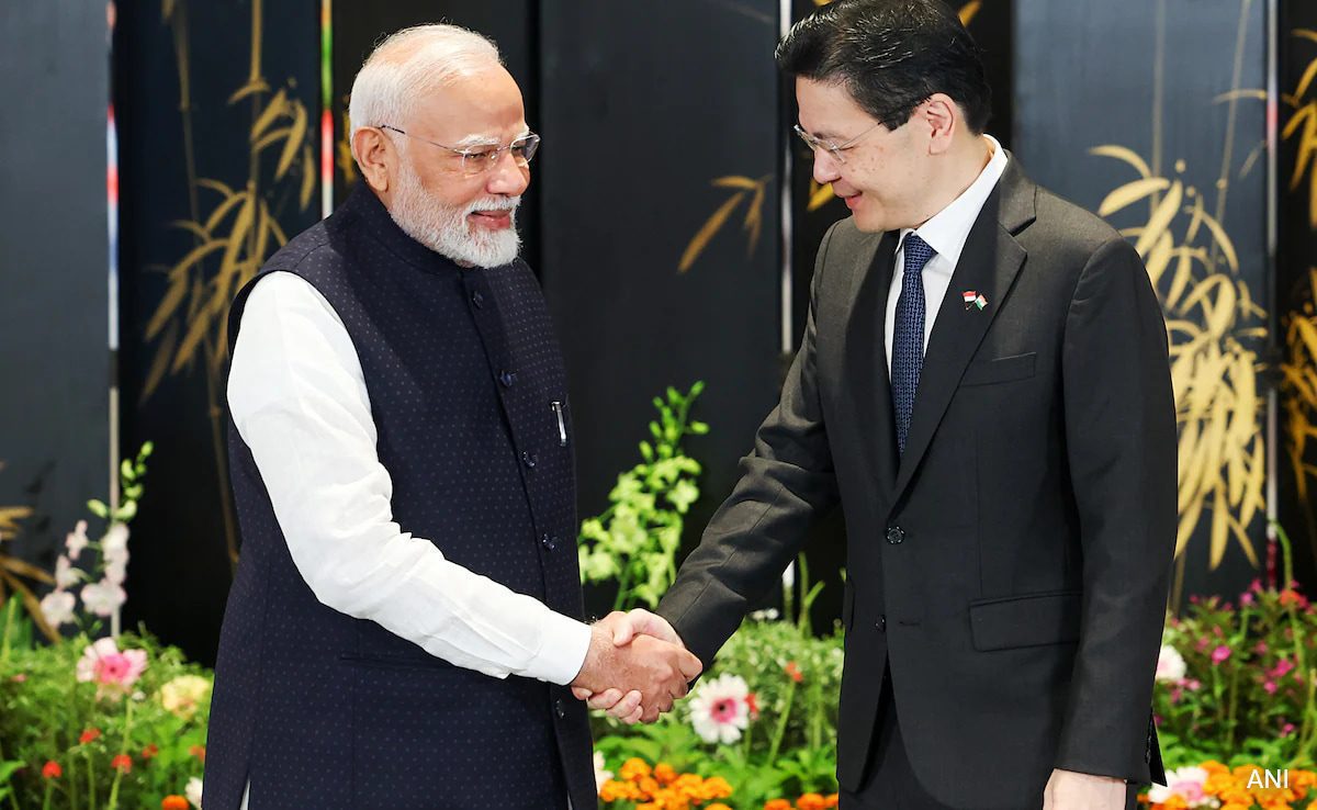 Pm Modi Discusses Collaboration With Chip Manufacturing Unit In Singapore