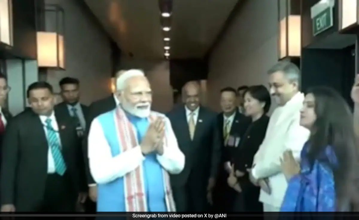 Pm Modi Arrives In Singapore For Two Day Visit