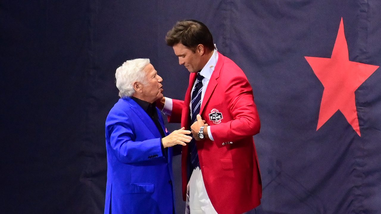 Patriots Owner Robert Kraft Buys Signed Tom Brady Rookie Card For Six Figures At Auction