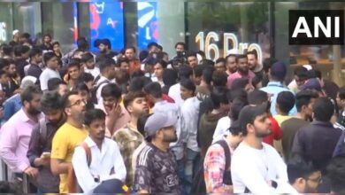 Pics: Long Queues Outside Mumbai, Delhi Stores As Iphone 16 Debuts In India