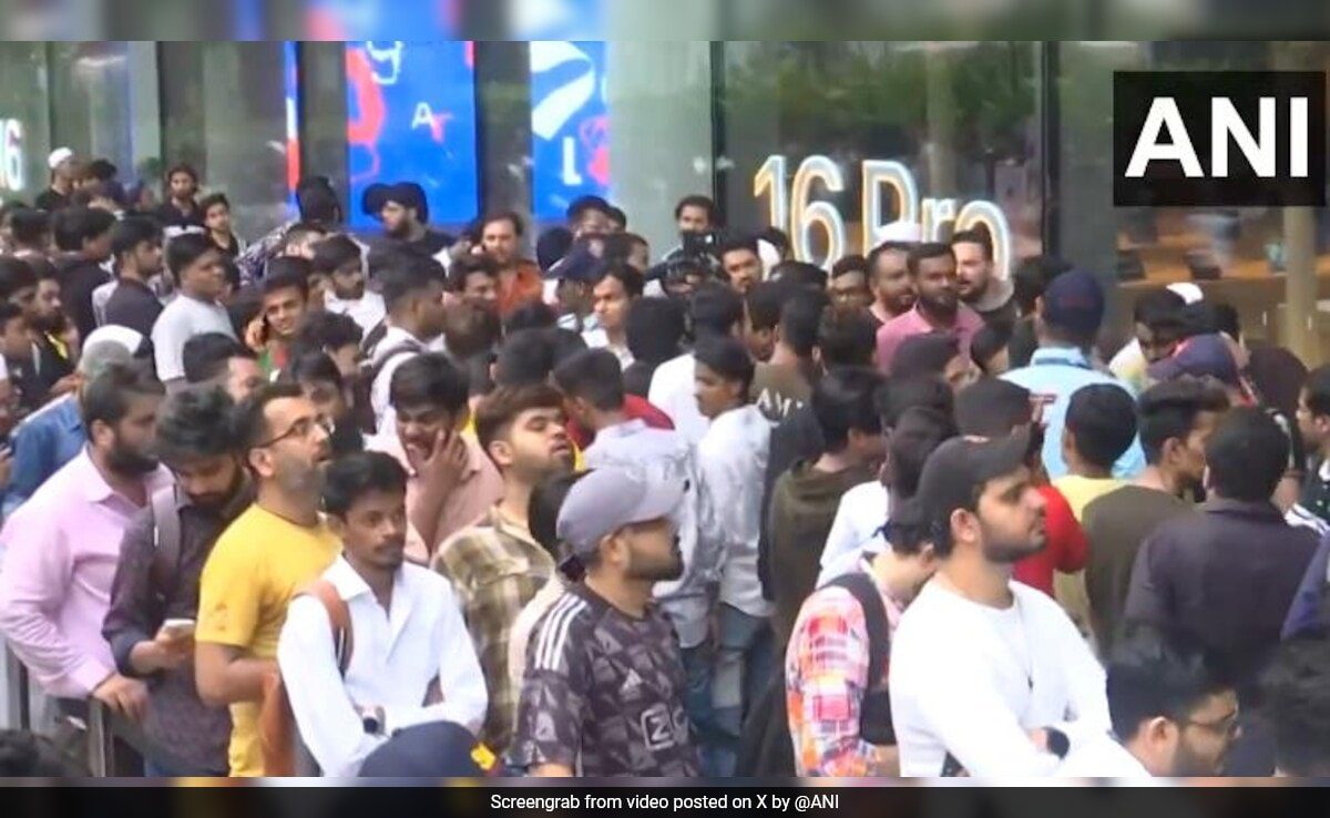 Pics: Long Queues Outside Mumbai, Delhi Stores As Iphone 16 Debuts In India