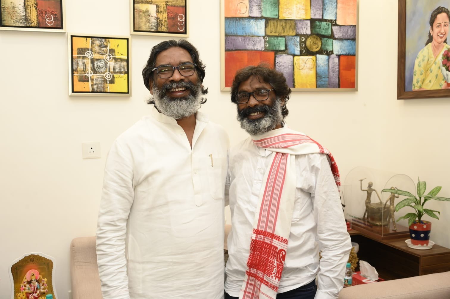 When Jharkhand Chief Minister Hemant Soren Met 'hemant Soren': See Pic