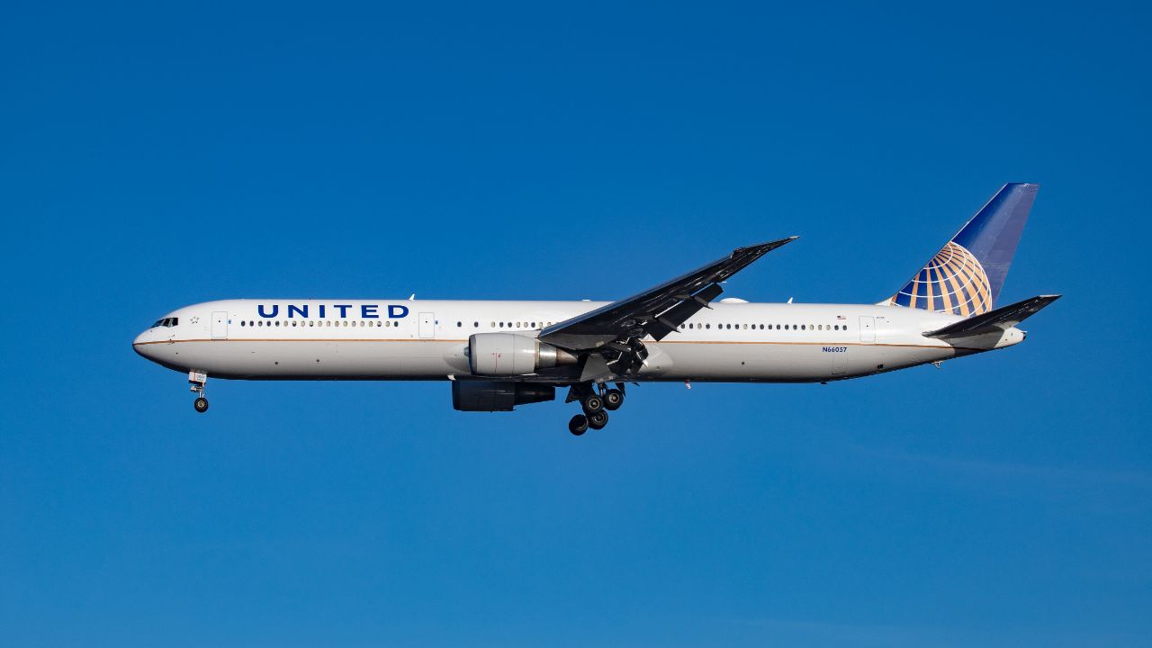 United Airlines Inks Deal With Spacex To Provide Free In Flight Wi Fi Through Starlink