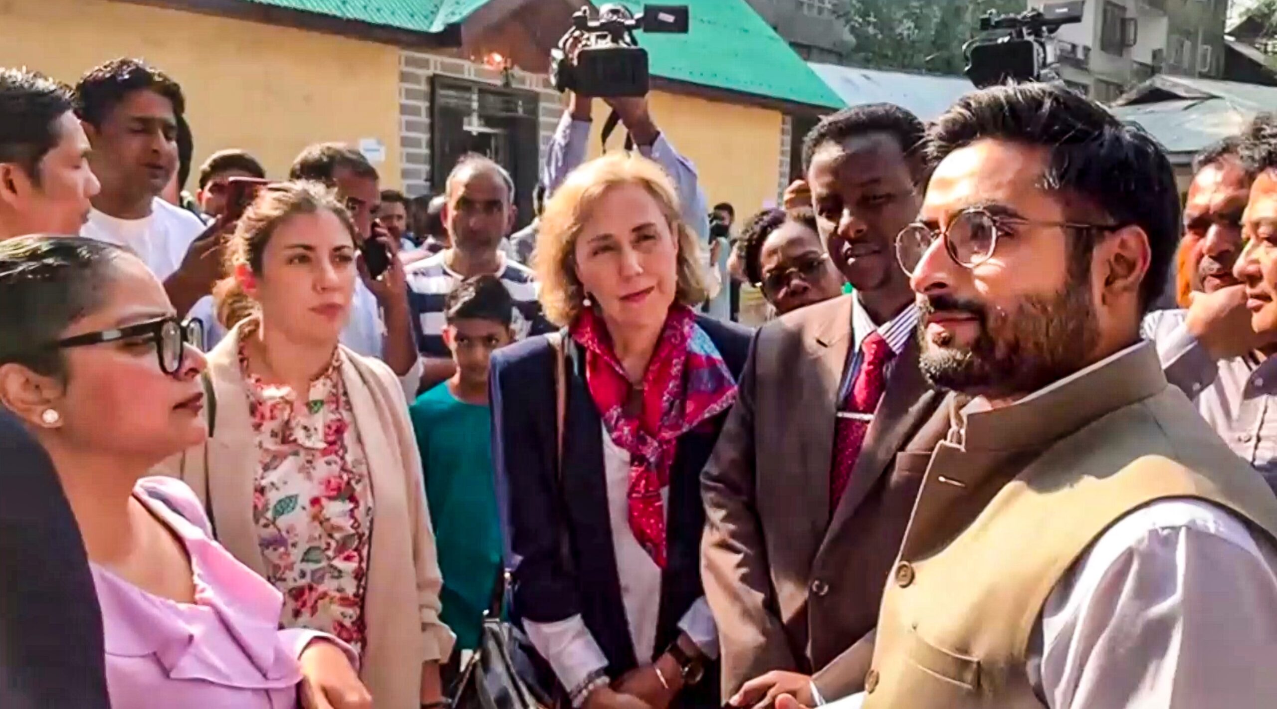 15 Foreign Diplomats In Kashmir To Observe Polling Process