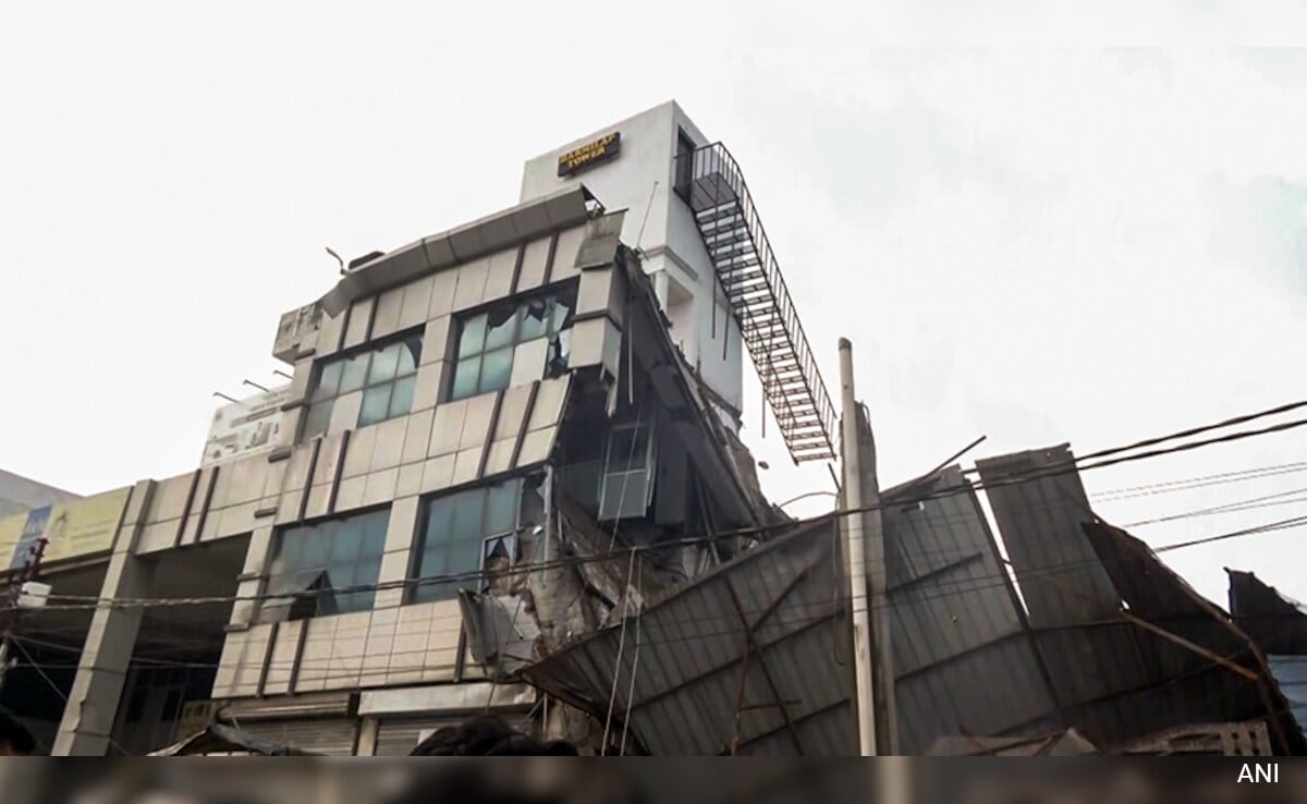 Police File Fir Against Lucknow Building Owner After 8 Die Due To Collapse