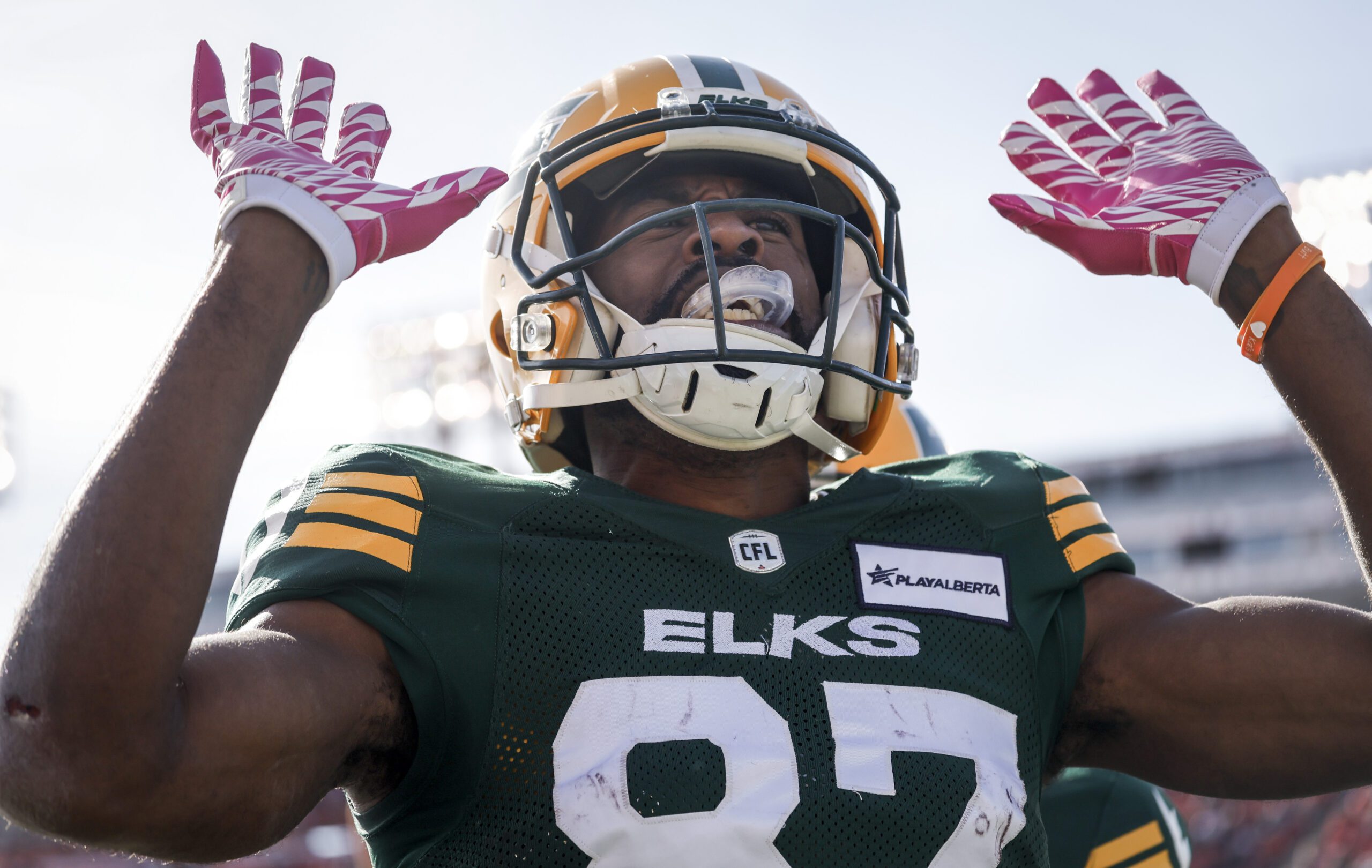 Lewis’ Late Td Lifts Elks To 23 18 Win, Season Series Sweep Of Stampeders