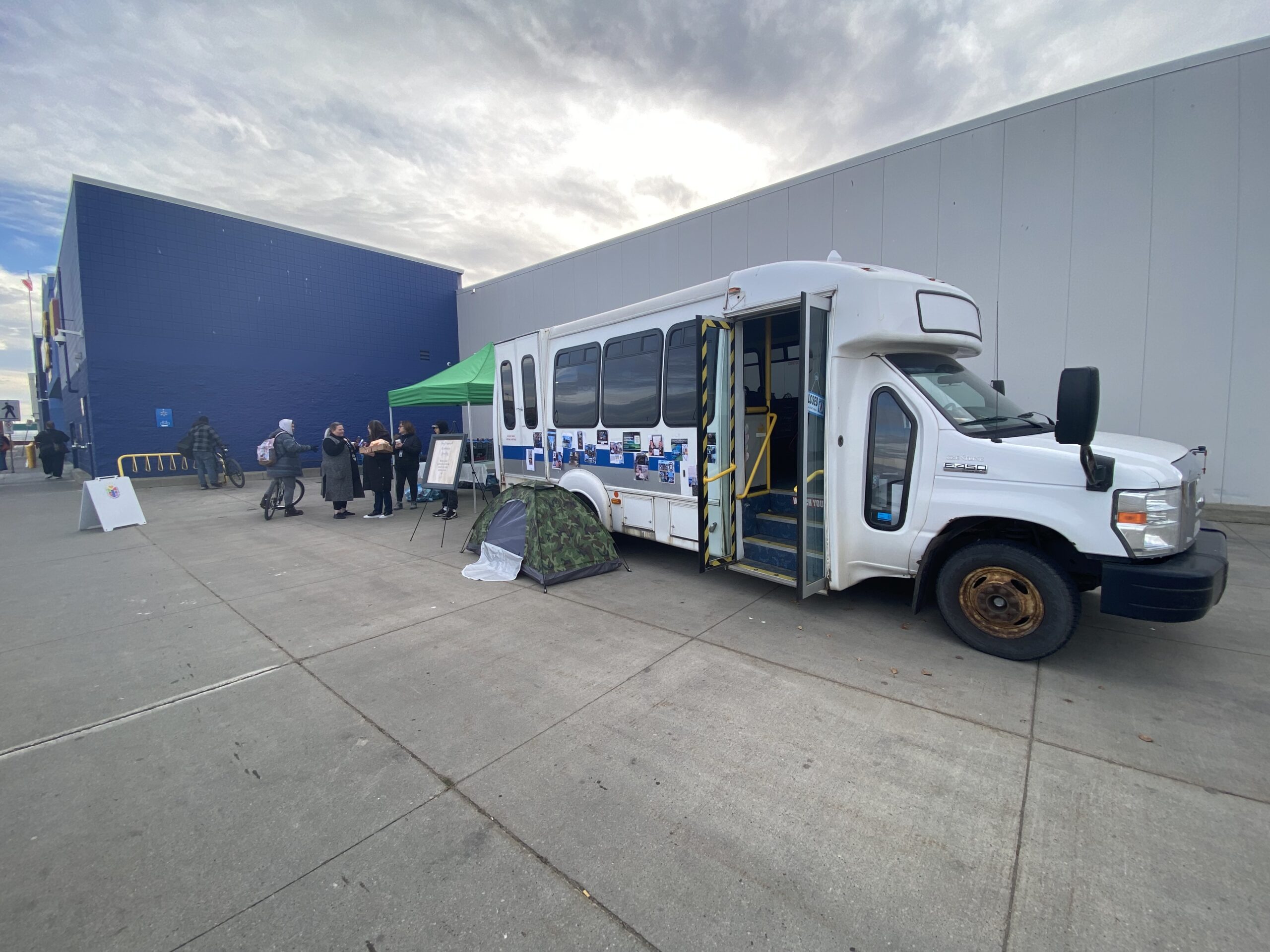 Spruce Grove, Alta. Woman Fundraising For The City’s Homeless Through ‘connection Bus’