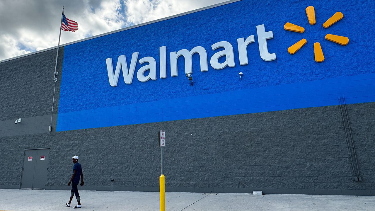 Hurricane Relief Efforts: Walmart Us Ceo Says Its Parking Lots Are Available For Cell Phone Charging, Laundry