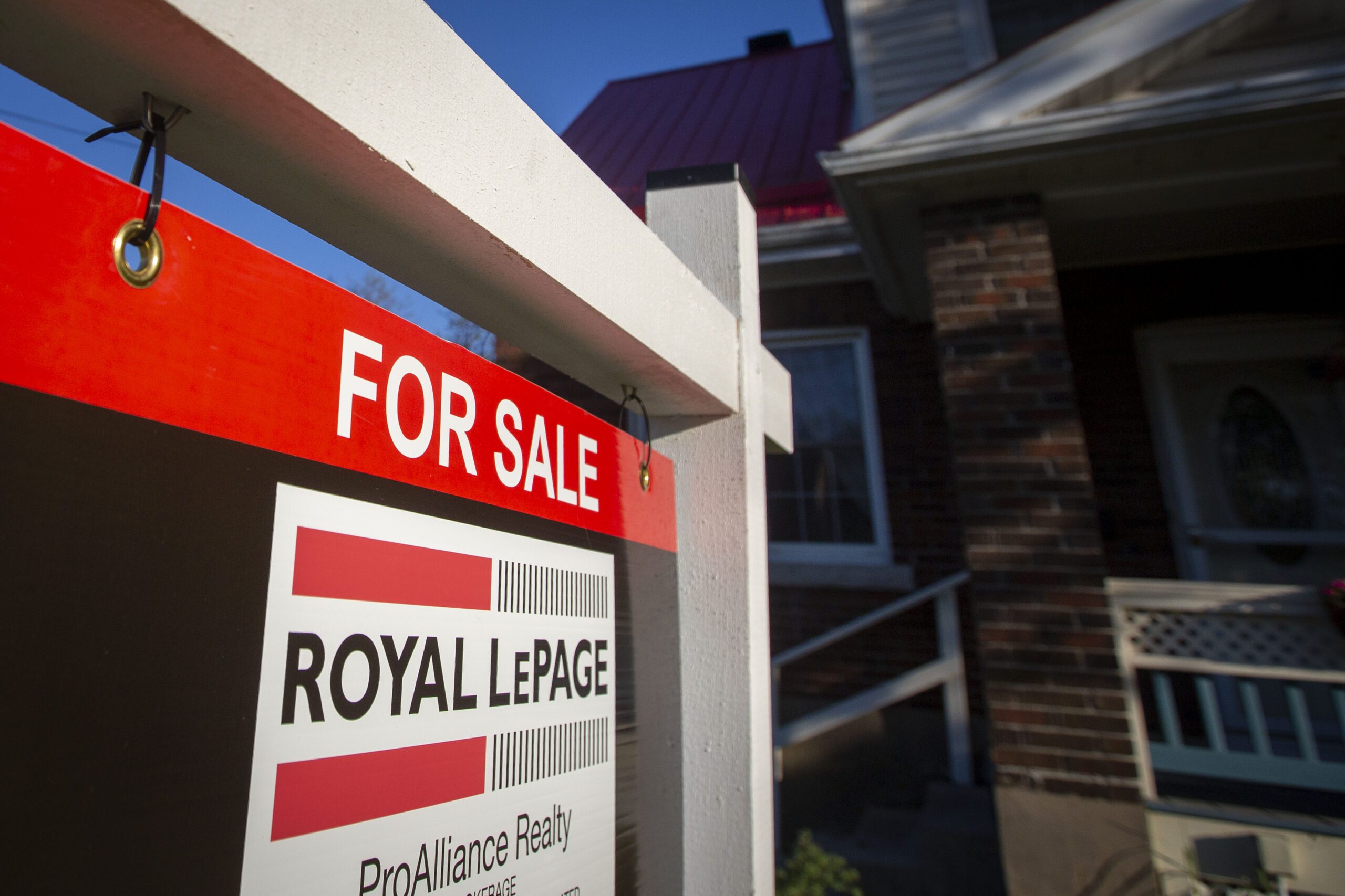 Saskatchewan Housing Sales Soar While Inventory Plummets