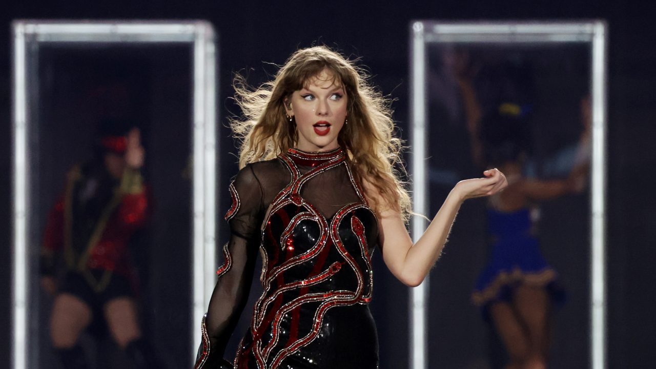 Taylor Swift Overtakes Rihanna To Become World's Richest Female Musician