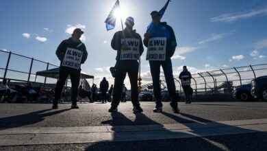 Labour Minister Decries ‘lack Of Urgency’ In Resolving B.c., Montreal Port Disputes
