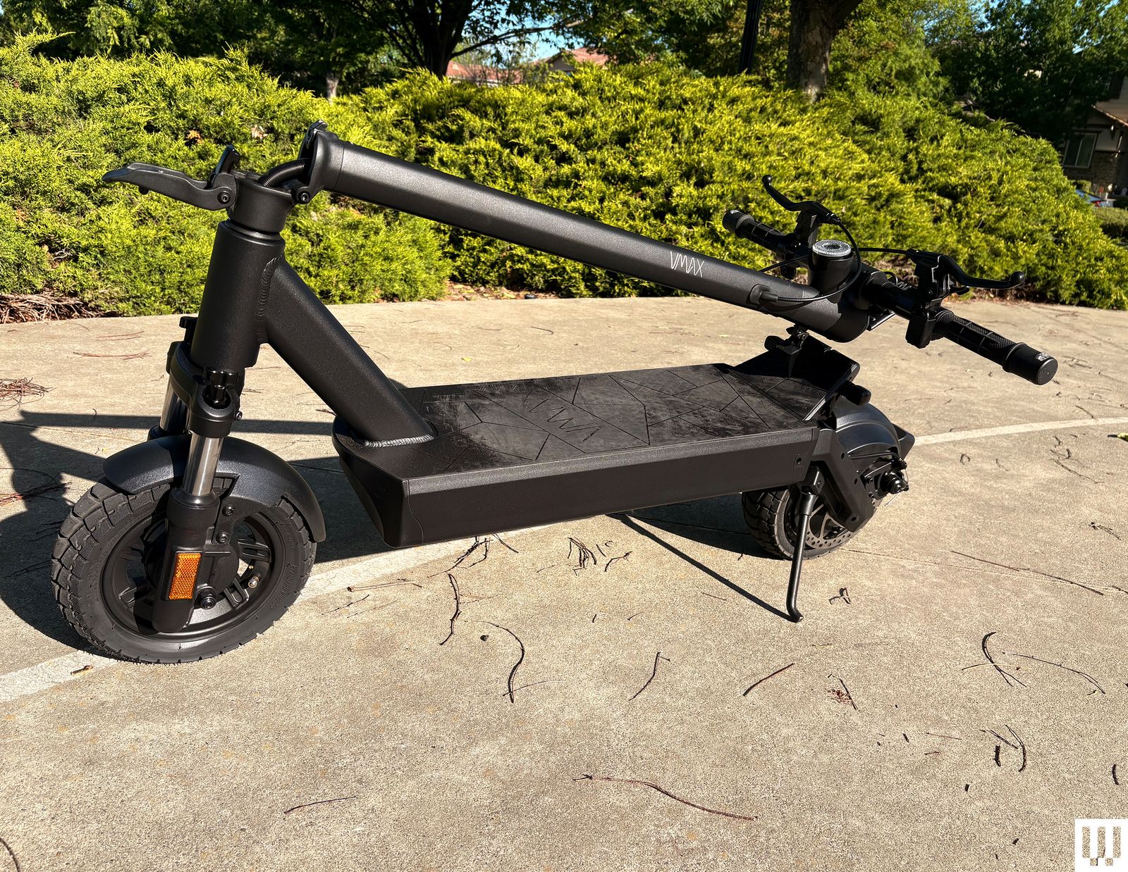 Image may contain Scooter Transportation Vehicle and Escooter