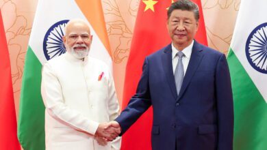 Indian Prime Minister Narendra Modi and Chinese President Xi Jinping shaking hands
