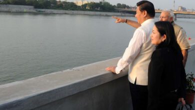 Indian Prime Minister Narendra Modi and Chinese President Xi Jinping meeting in Ahmedabad in 2014