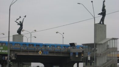 Metro Bridge spanning the Dnipro River in Kyiv